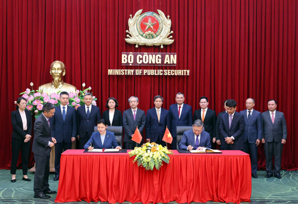 Thúc đẩy hợp tác sâu sắc, toàn diện giữa Bộ Công an Việt Nam và Bộ Tư pháp Trung Quốc -0