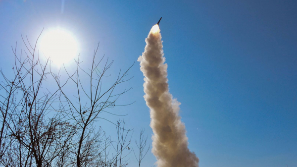 Triều Tiên thử nghiệm tên lửa phòng không mới trên biển  -0