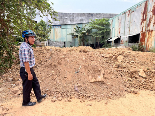 Cần chấm dứt hàng loạt bãi tập kết rác thải xây dựng không phép 'bủa vây' khu dân cư tại Đà Nẵng -1