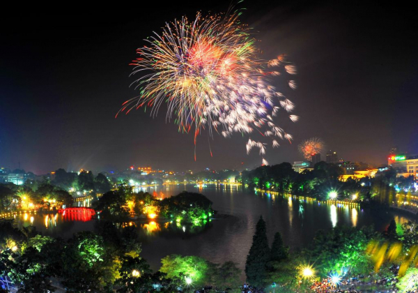 Hà Nội tổ chức 6 điểm bắn pháo hoa dịp kỷ niệm 70 năm ngày giải phóng Thủ đô -0
