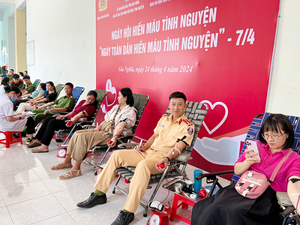 Công an tỉnh Đắk Nông tích cực tham gia  hiến máu tình nguyện -0