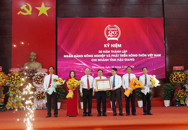 Kỷ niệm 20 năm thành lập Agribank Chi nhánh tỉnh Hậu Giang -2