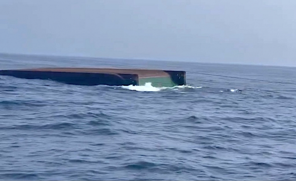 Chìm tàu kéo gần đảo Lý Sơn, 3 người chết, 2 người mất tích -0