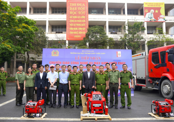 Trường Đại học PCCC tiếp nhận 3 máy bơm chữa cháy do công ty Shibaura Nhật Bản trao tặng -0