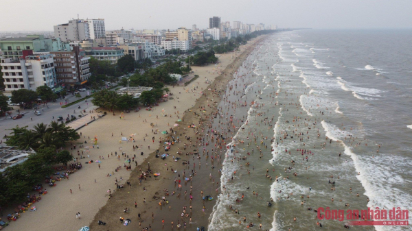 Hơn 1.150 Công an bảo đảm ANTT khai mạc du lịch biển Sầm Sơn -0