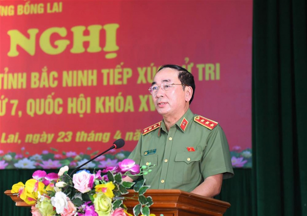 Deputy Minister Tran Quoc To meets voters in Bac Ninh -0