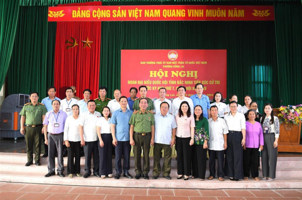 Deputy Minister Tran Quoc To meets voters in Bac Ninh -0