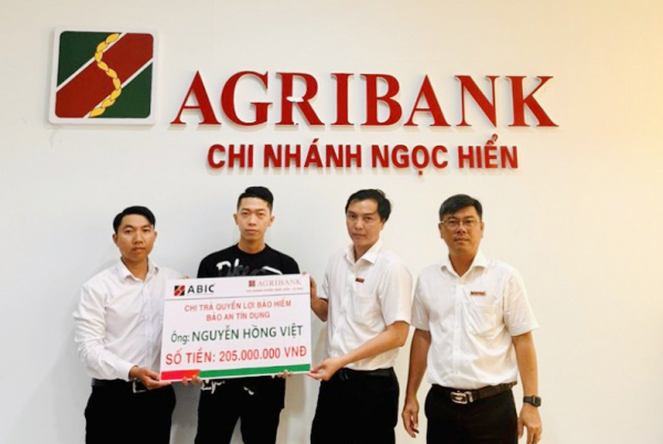 Bảo hiểm Agribank Kiên Giang chi trả gần 700 triệu đồng cho 3 khách hàng -2