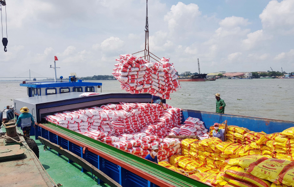 Việt Nam xuất khẩu gần 2,2 triệu tấn gạo trị giá 1,4 tỷ USD trong Quý I-2024 -1