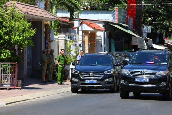 Cơ quan điều tra Bộ Công an có mặt tại nhà các cựu lãnh đạo ở Bình Thuận -0