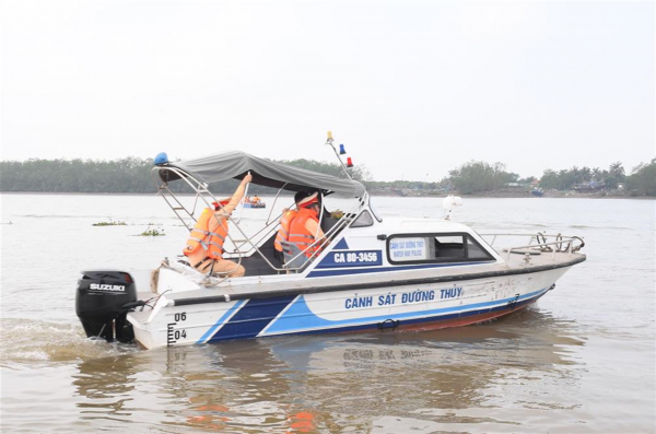 Tăng cường lực lượng Công an tham gia tìm kiếm 2 nạn nhân còn lại trong vụ lật đò ở Quảng Ninh	 -0