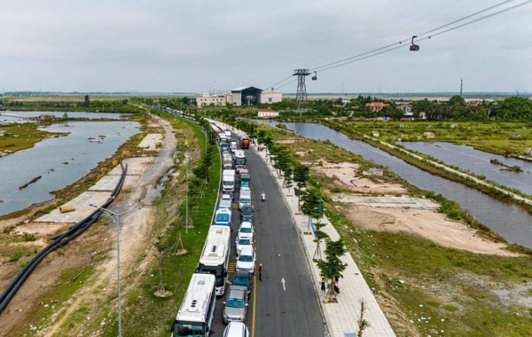 Hải Phòng: du khách chen chân tại các tụ điểm du lịch -0