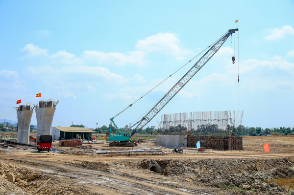 Thủ tướng kiểm tra hiện trường, đốc thúc nhiều dự án cao tốc trọng điểm vào ngày nghỉ lễ -0