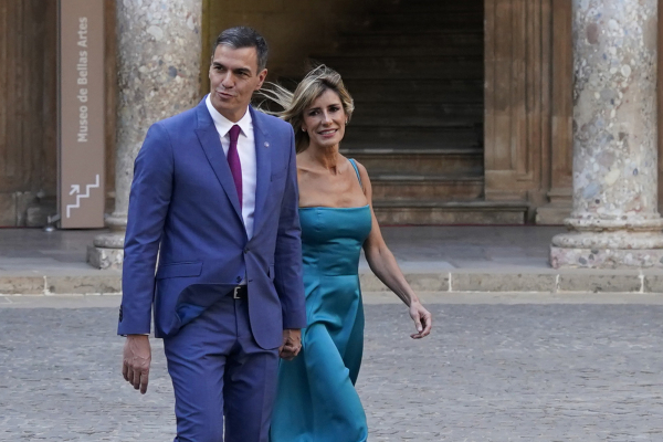 1_pedro sanchez và v%3f, bà begoña gómez.jpg -0