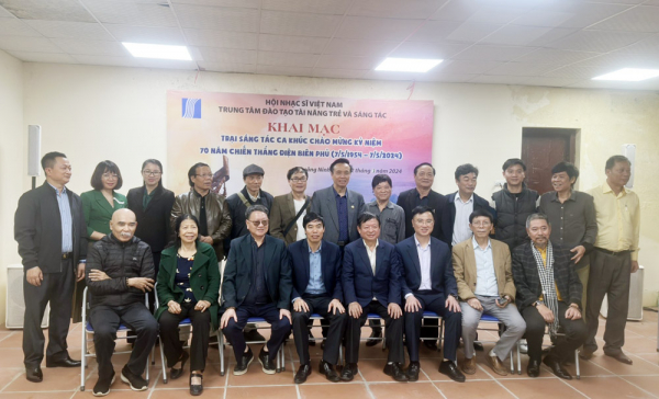 các nhạc sĩ tham dự trại sáng tác ca khúc chào mừng kỷ niệm 70 năm chiến thắng điện biên phủ .jpg -1