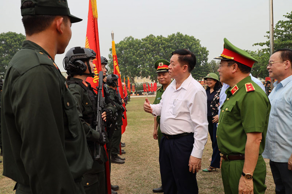 Đoàn công tác Trung ương thăm, tặng quà động viên CBCS CAND tham gia diễu binh, diễu hành -0