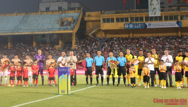 Hanoi Police Club beats legendary Brazilian footballers in a friendly match -0