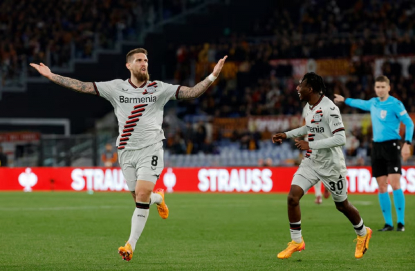 Đánh bại AS Roma, Leverkusen 