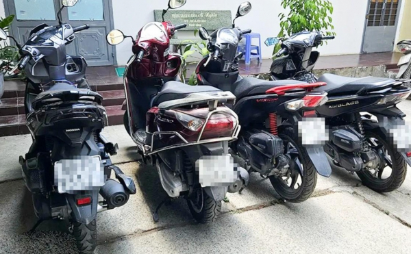Bắt nhóm đối tượng gây ra 14 vụ trộm xe máy -0