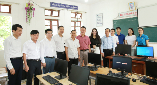 Báo CAND mang yêu thương đến với Trường Tiểu học Sơn Lâm  -0