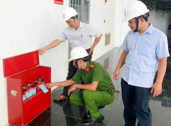 Nỗ lực phòng, chống cháy - nổ tại các khu công nghiệp ở Phú Yên -0