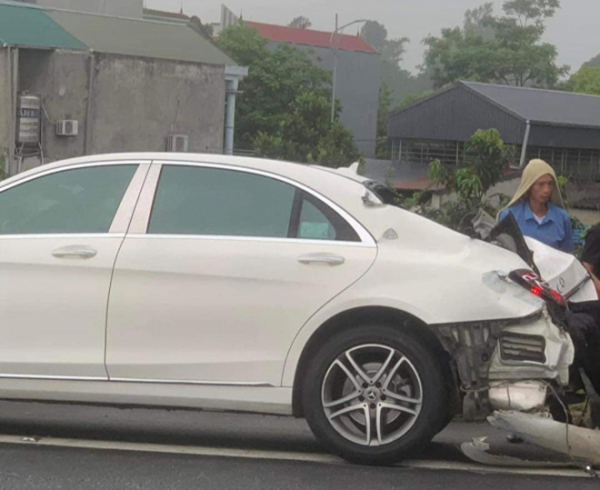 Tai nạn liên hoàn trên cao tốc Nội Bài- Lào Cai, 6 ô tô hư hỏng nặng -0