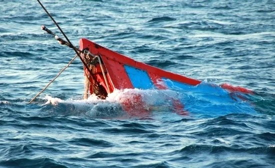 Tích cực tìm kiếm 11 ngư dân đang mất tích trên biển -0
