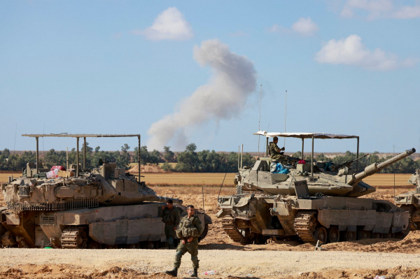 Israel tấn công Hamas, giành trạm kiểm soát giữa Gaza và Ai Cập -0