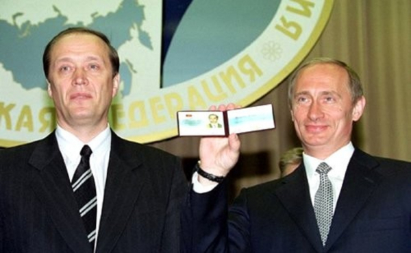 Hình ảnh hiếm về lễ nhậm chức đầu tiên cách đây 24 năm của Tổng thống Putin -0