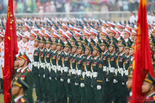 Impressive images of grand military parade for Dien Bien Phu Victory celebration -2