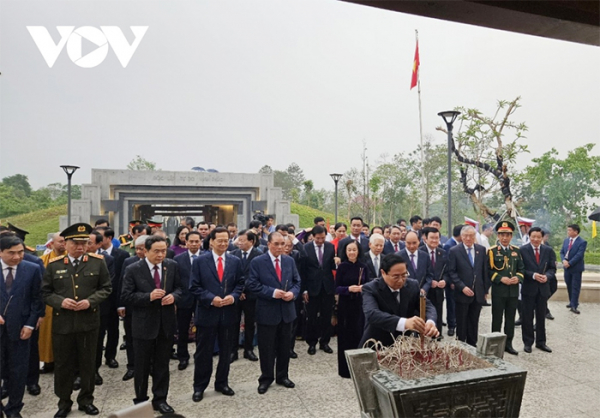 Lãnh đạo Đảng, Nhà nước dâng hương tại Đền thờ liệt sĩ chiến trường Điện Biên Phủ -3