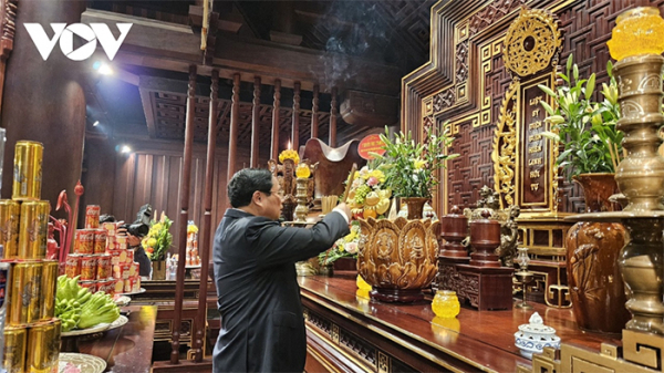 Lãnh đạo Đảng, Nhà nước dâng hương tại Đền thờ liệt sĩ chiến trường Điện Biên Phủ -5
