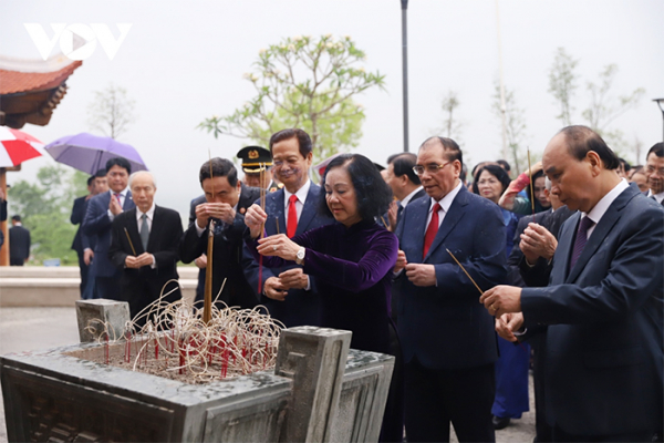 Lãnh đạo Đảng, Nhà nước dâng hương tại Đền thờ liệt sĩ chiến trường Điện Biên Phủ -6