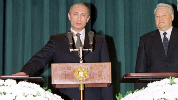 Hình ảnh hiếm về lễ nhậm chức đầu tiên cách đây 24 năm của Tổng thống Putin -7