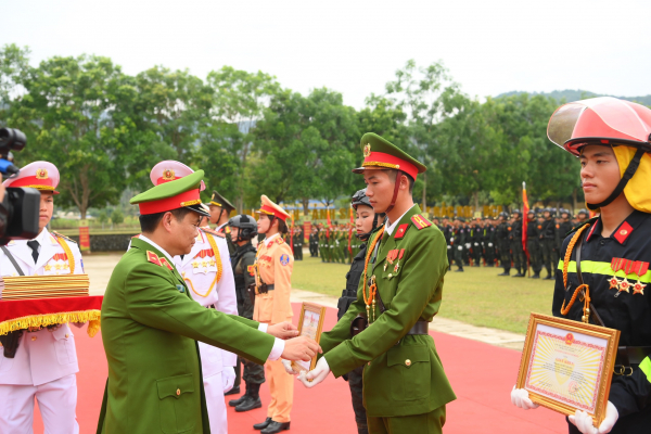 Lực lượng CAND hoàn thành xuất sắc nhiệm vụ diễu binh, diễu hành trong Lễ Kỷ niệm 70 năm Chiến thắng Điện Biên Phủ -0