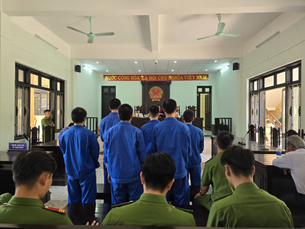 Dùng súng quân dụng để 