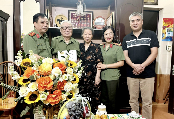 Bệnh viện 19-8 đến thăm, tri ân Thượng tá Nguyễn Trọng Quý - người chiến sĩ Điện Biên năm xưa -0