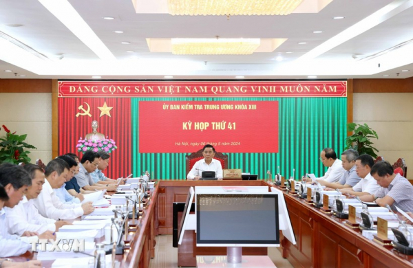 Ủy ban Kiểm tra Trung ương đề nghị xem xét, thi hành kỷ luật một loạt cán bộ -0