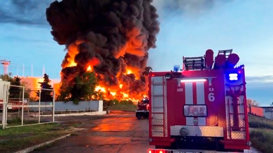 Ukraine tập kích Nga ngày 9/5, kho dầu bốc cháy -0