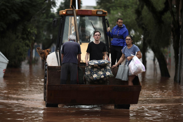 Hơn 100 người chết vì lũ lụt ở Brazil -0