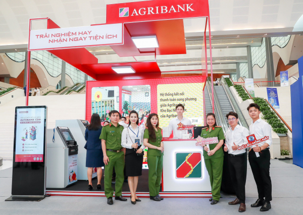 Agribank “trình diễn” 6 dịch vụ vượt trội tại sự kiện Chuyển đổi số ngành Ngân hàng năm 2024 -0