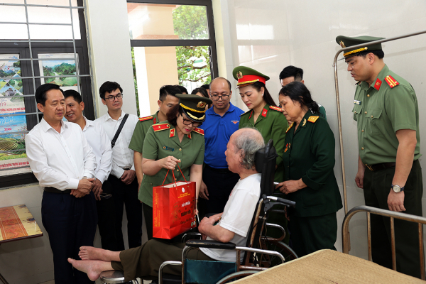 Tri ân các thương bệnh binh và người có công tại Trung tâm điều dưỡng thương binh Nho Quan  -1