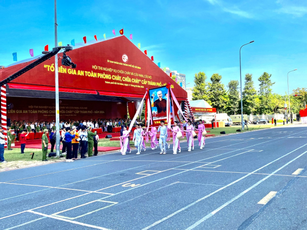 Xem các “Tổ liên gia an toàn PCCC” tranh tài không khác gì lực lượng chuyên nghiệp -0