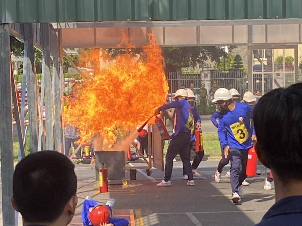 Xem các “Tổ liên gia an toàn PCCC” tranh tài không khác gì lực lượng chuyên nghiệp -1