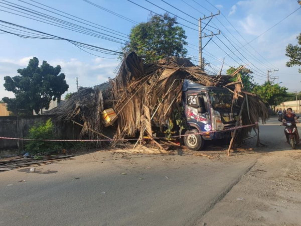 Ngủ trong chòi lá cũng bị xe tông tử vong -0