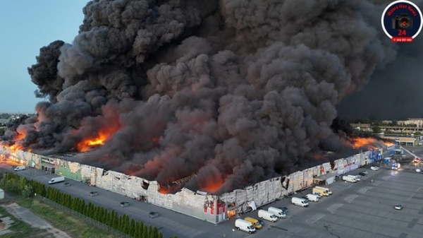 Cháy trung tâm mua sắm tại Ba Lan, gần 1.400 gian hàng bị thiêu rụi -0