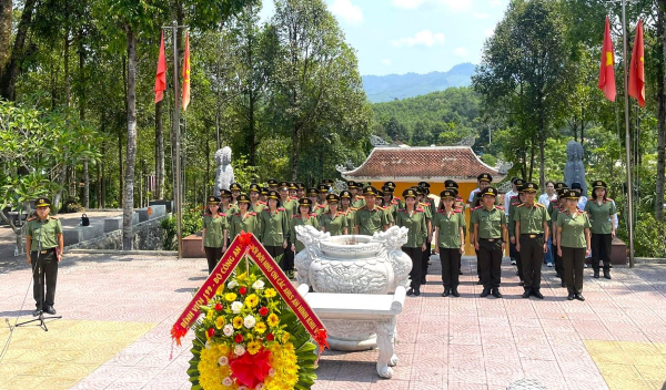 Chuyến công tác về nguồn ý nghĩa với các điều dưỡng viên -0