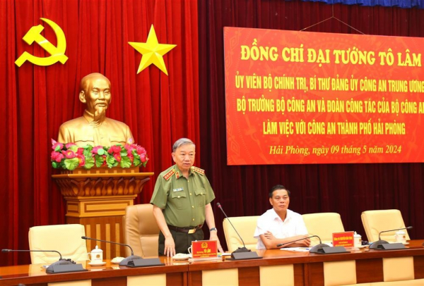 Minister To Lam works with Hai Phong Municipal Police Department -0