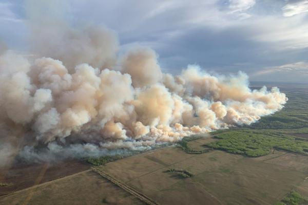 Cháy rừng lan rộng ở Canada, hành nghìn cư dân phải sơ tán  -0
