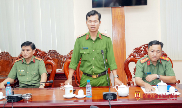 Trao thưởng các đơn vị tham gia phá vụ án bắt cóc, tống tiền ở Hậu Giang -0